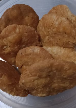 मठरी (mathri recipe in Hindi) रेसिपी मुख्य फोटो