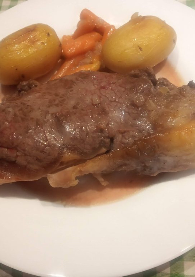 Una foto de Entrecot de ternera con patatas y zanahorias al horno