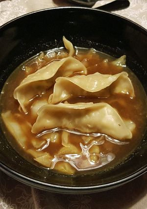 Una foto de Sopa de Gyozas