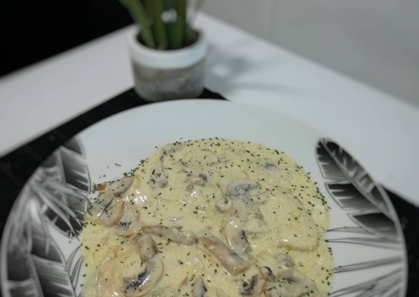 Pechugas de pollo en salsa de champiñones c/Pedro Ximénez blanco