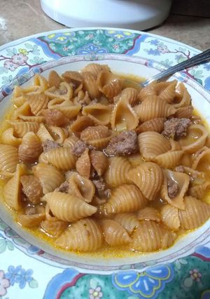 Una foto de Sopa de conchitas con carne molida