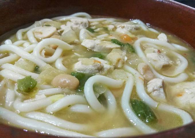 Sopa de miso con fideos udon, alubias, pollo y verduras Receta de  juanbamuller- Cookpad