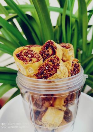 बाकरवडी (bakarvadi recipe in marathi) रेसिपी चे मुख्य फोटो 