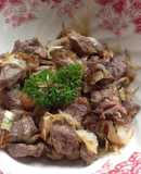 Carne encebollada