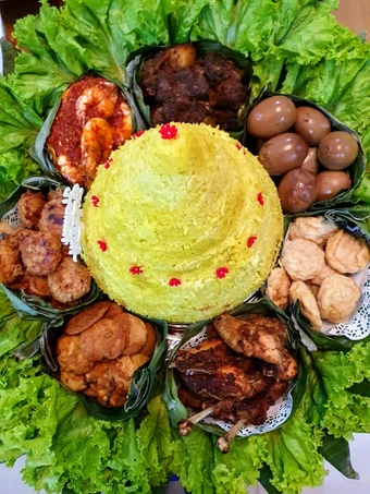 Cara Gampang Menyiapkan Resep  Tumpeng nasi kuning praktis yang Menggugah Selera, Enak
