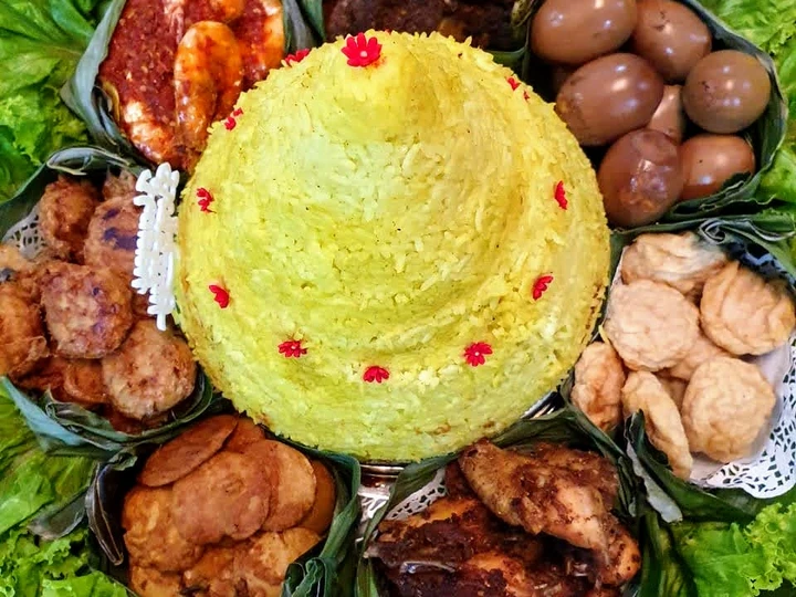 Langkah Mudah untuk Membikin Resep  Tumpeng nasi kuning praktis yang Enak, Bikin Ketagihan