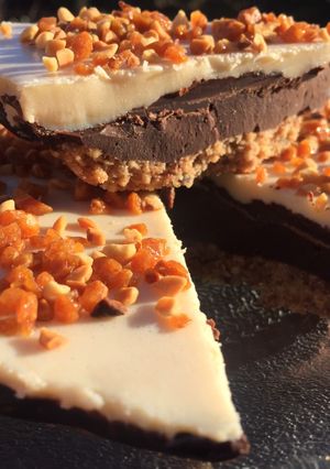 Una foto de 👩🏼‍🍳Torta de chocolate blanco y negro🤤