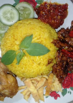 Foto resep Nasi kuning ricecooker