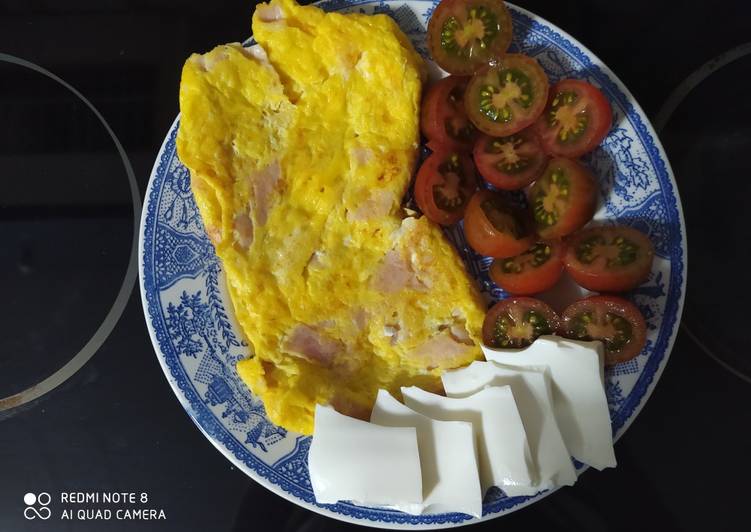 Tortilla de pechuga de pavo con queso fresco y cherrys