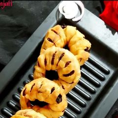 A picture of Chicken Cheese Ring Samosa.