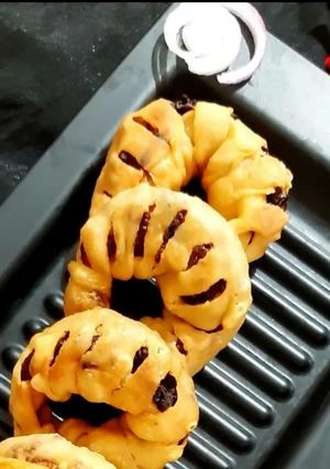 A picture of Chicken Cheese Ring Samosa.