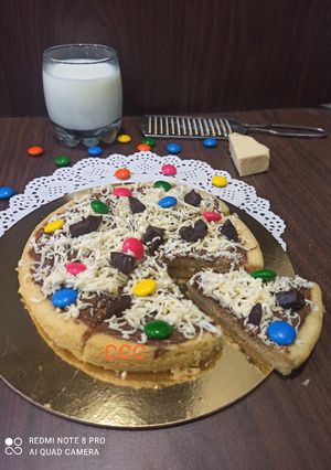 કૂકી પીઝા (Cookie Pizza Recipe In Gujarati) રેસીપી મુખ્ય ફોટો