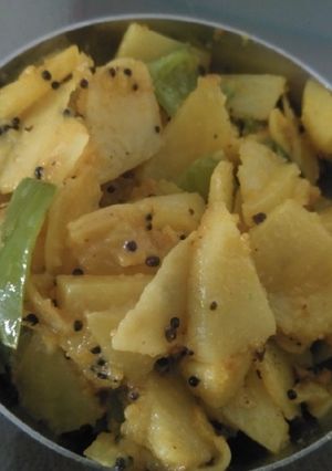 બટાકા મરચા નો સંભારો (Bataka Marcha Sambharo Recipe In Gujarati) રેસીપી મુખ્ય ફોટો