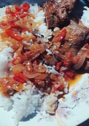 Una foto de Hígado con cebolla y arroz! Receta Económica