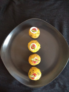 पोटेटो चीज़ बॉल्स (Potato cheese balls recipe in hindi) रेसिपी मुख्य फोटो