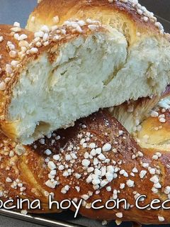 Una foto de Trenza brioche con azúcar perlado