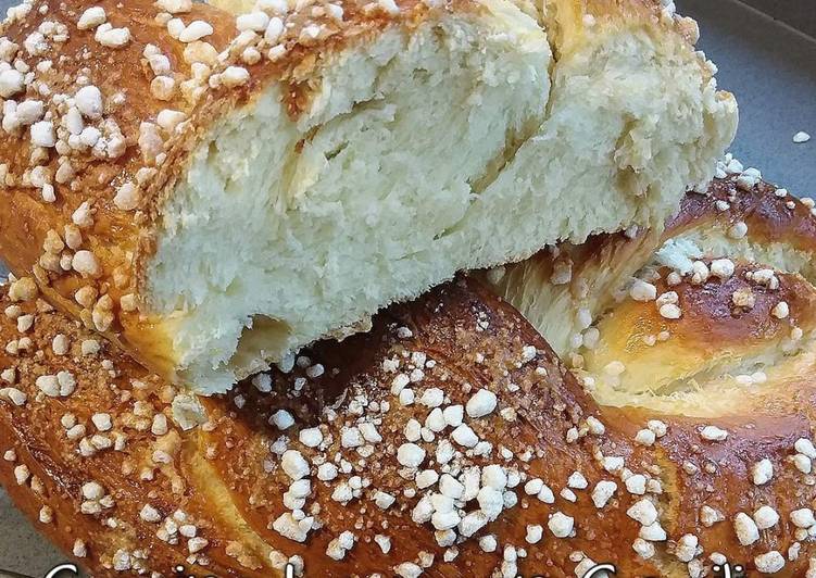 Trenza brioche con azúcar perlado