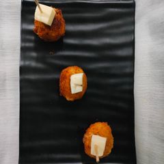 A picture of Golden cheese corn bytes.
