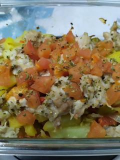 Una foto de Patatas con pimiento y pollo al horno