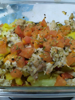 Una foto de Patatas con pimiento y pollo al horno