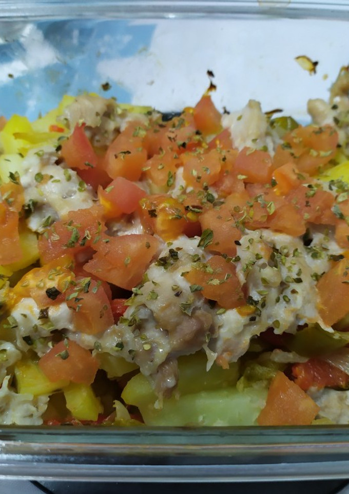 Una foto de Patatas con pimiento y pollo al horno