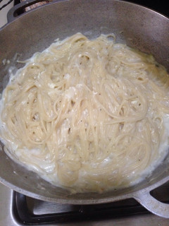 Una foto de Espagueti a la crema con queso
