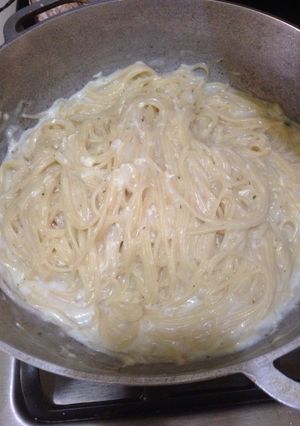 Una foto de Espagueti a la crema con queso