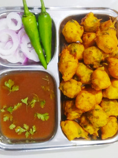 મેથી નાં ગોટા (Methi Gota Recipe In Gujarati) રેસીપી મુખ્ય ફોટો