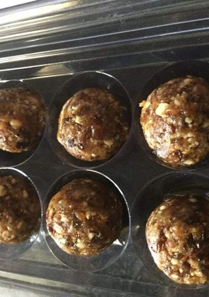 A picture of Healthy Homemade nutty truffles.