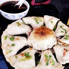 A picture of Baked Puff Pastry stuffed Schezwan Noodles.