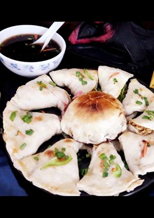 A picture of Baked Puff Pastry stuffed Schezwan Noodles.