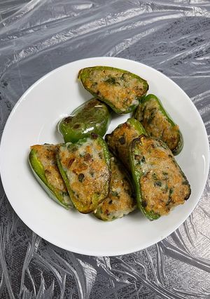 釀青椒（魚肉、元貝、蔥、芫荽） 的食譜成品照片
