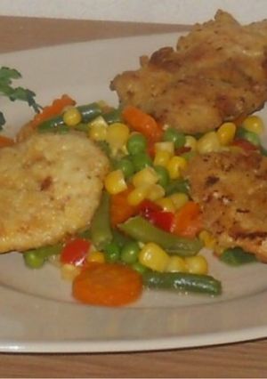 O poză a rețetei Piept de pui cu sos de lămâie și garnitura de legume sote.