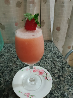 Una foto de Batido de manzana, banana y frutilla