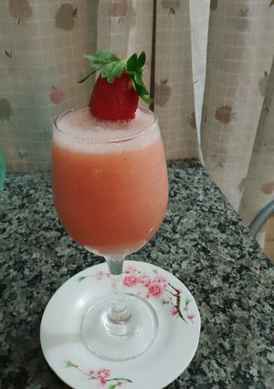Una foto de Batido de manzana, banana y frutilla