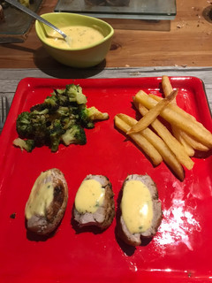 Une photo de Filet mignon de porc sauce béarnaise