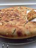 Focaccia con rosmarino e fiocchi di sale