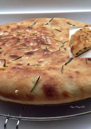 Foto di Focaccia con rosmarino e fiocchi di sale