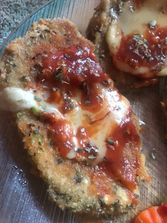 Una foto de Milanesas de berenjenas 🍆❤️