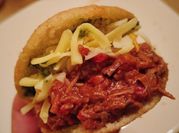 Una foto de rellenos de carne para arepas