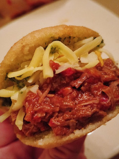 Una foto de Arepas de carne de ternera mechada