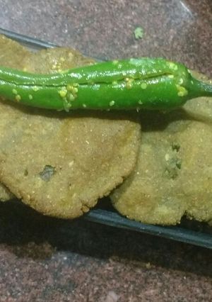 A picture of Bajre ka vada.