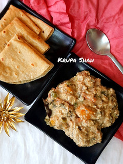 A picture of Mix vegetables in healthy white sauce.