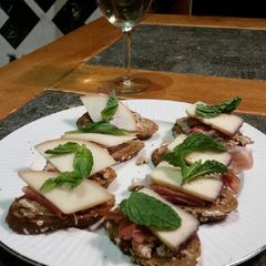 A picture of Brad's sweet bruschetta appetizers.