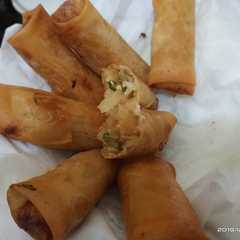 รูปของ Lumpia isi Bengkoang