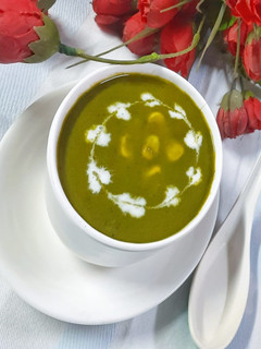 हैल्थी पालक सूप(Healthy palak soup recipe in Hindi) रेसिपी मुख्य फोटो