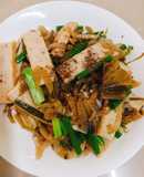 Dưa cải xào chả chay