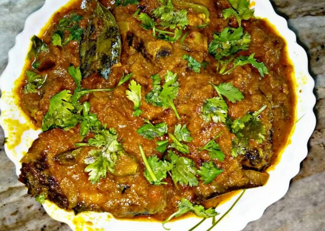 Doi Katla (Rohu fish in Yoghurt based gravy)