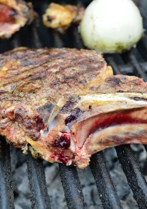 Una foto de RibEye al carbón