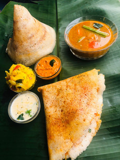 મૈસુર મસાલા ઢોસા (Mysore Masala Dosa Recipe In Gujarati) રેસીપી મુખ્ય ફોટો